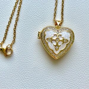 Elegant Gold Heart Pendant Necklace